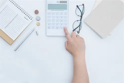 负债公司团队介绍